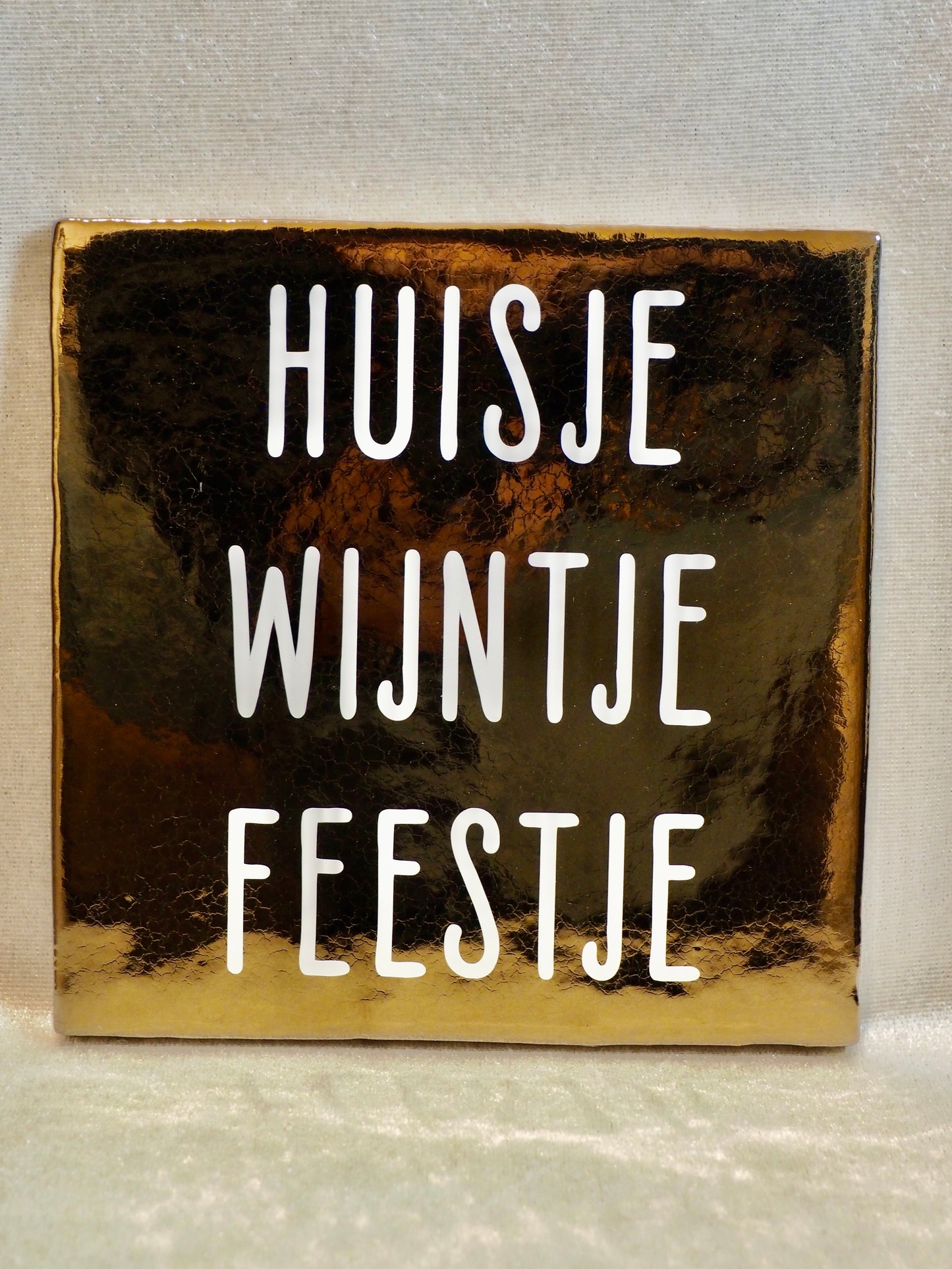 Tegeltje 13x13 cm | Huisje, wijntje, feestje